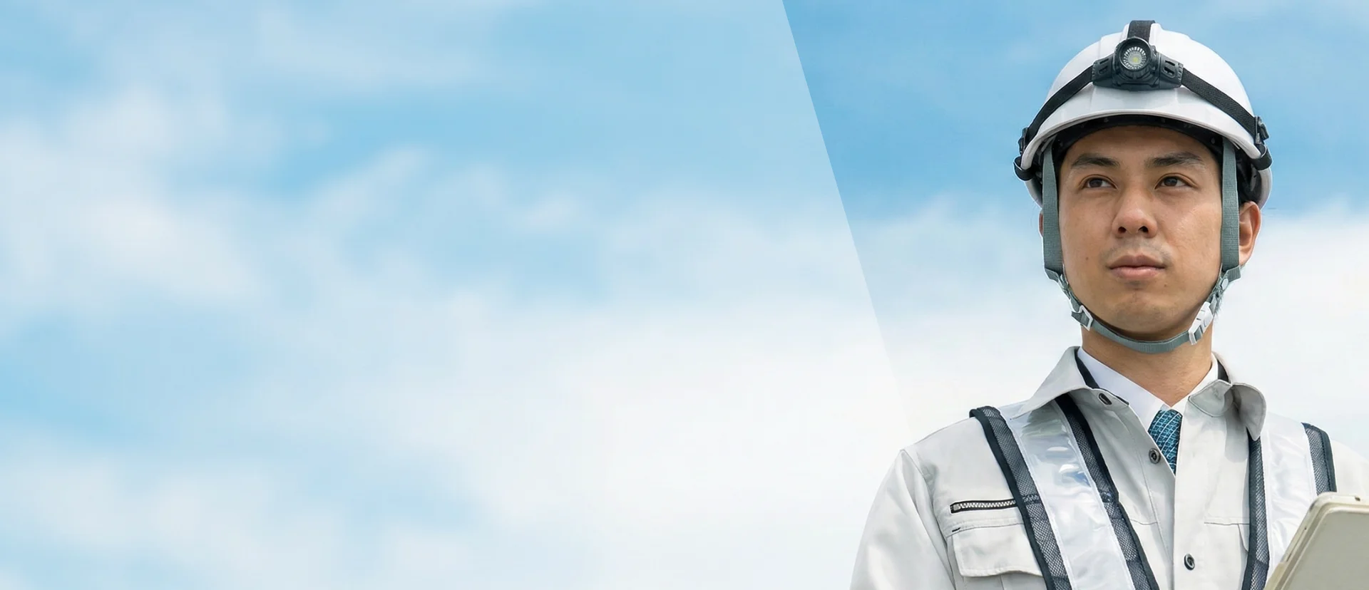 ドライバー不足解消へ倉庫・物流業界特化の<span class="blueBack">外国人ドライバー採用</span>を<span class="underline">成功に導く</span>