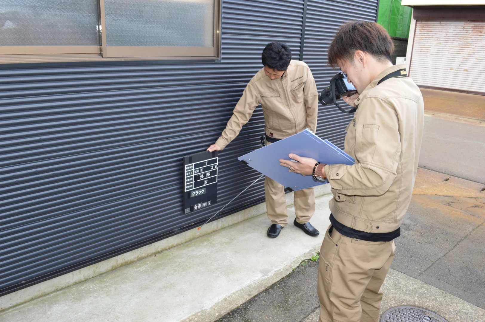 AIによるバイナリコード自動生成ソースコード不要でAIがバイナリコードを自動生成<span class="blueBack">知的財産を守り</span><span class="underline">開発効率を劇的に向上</span>